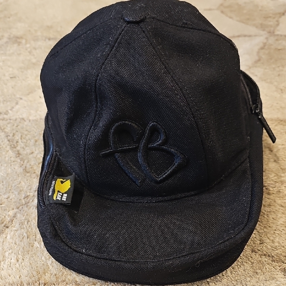Vintage 2000 Fubu Sport Detachable Hat Sak Black Hat Suitcase Luggage Rare